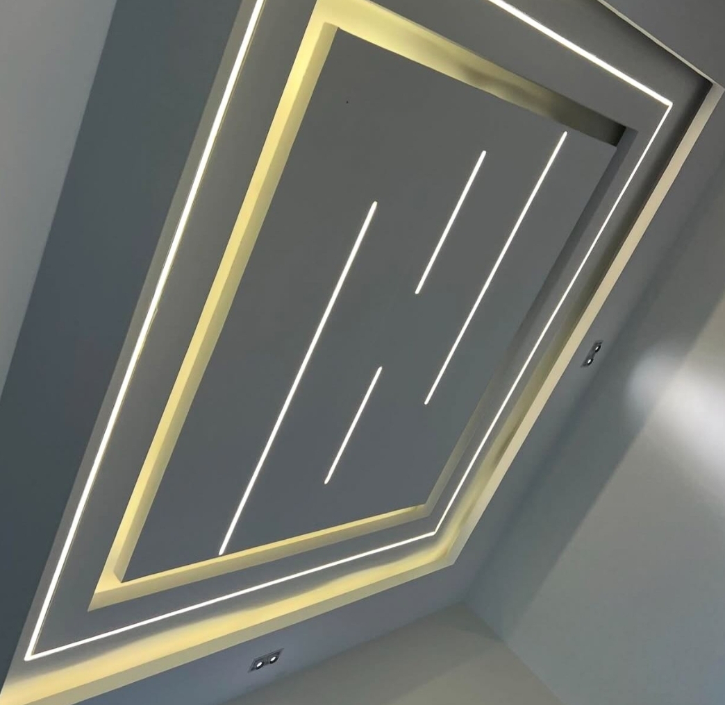 اجرای طرح هندسی نور مخفی طلایی