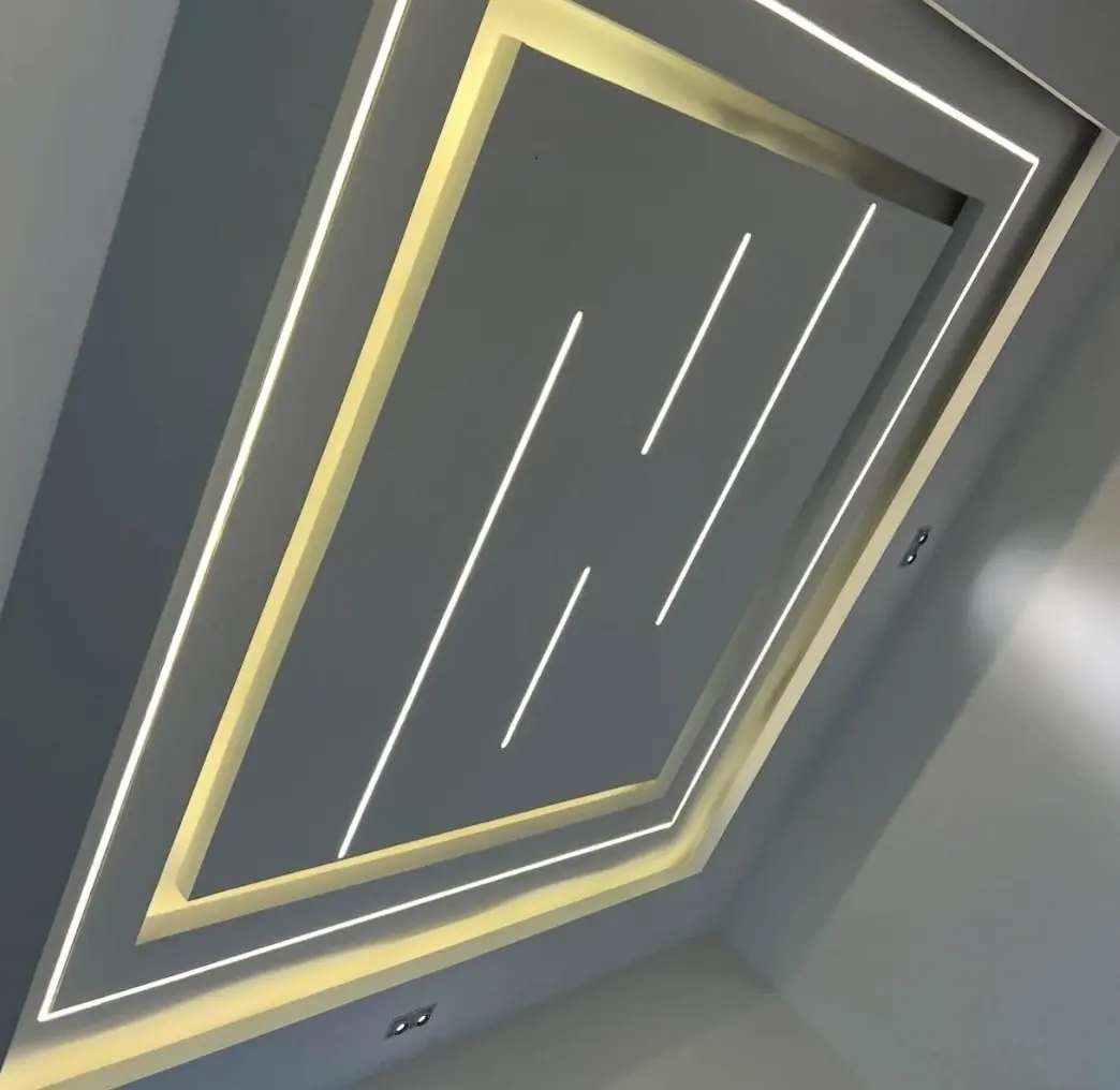 اجرای طرح هندسی نور مخفی طلایی
